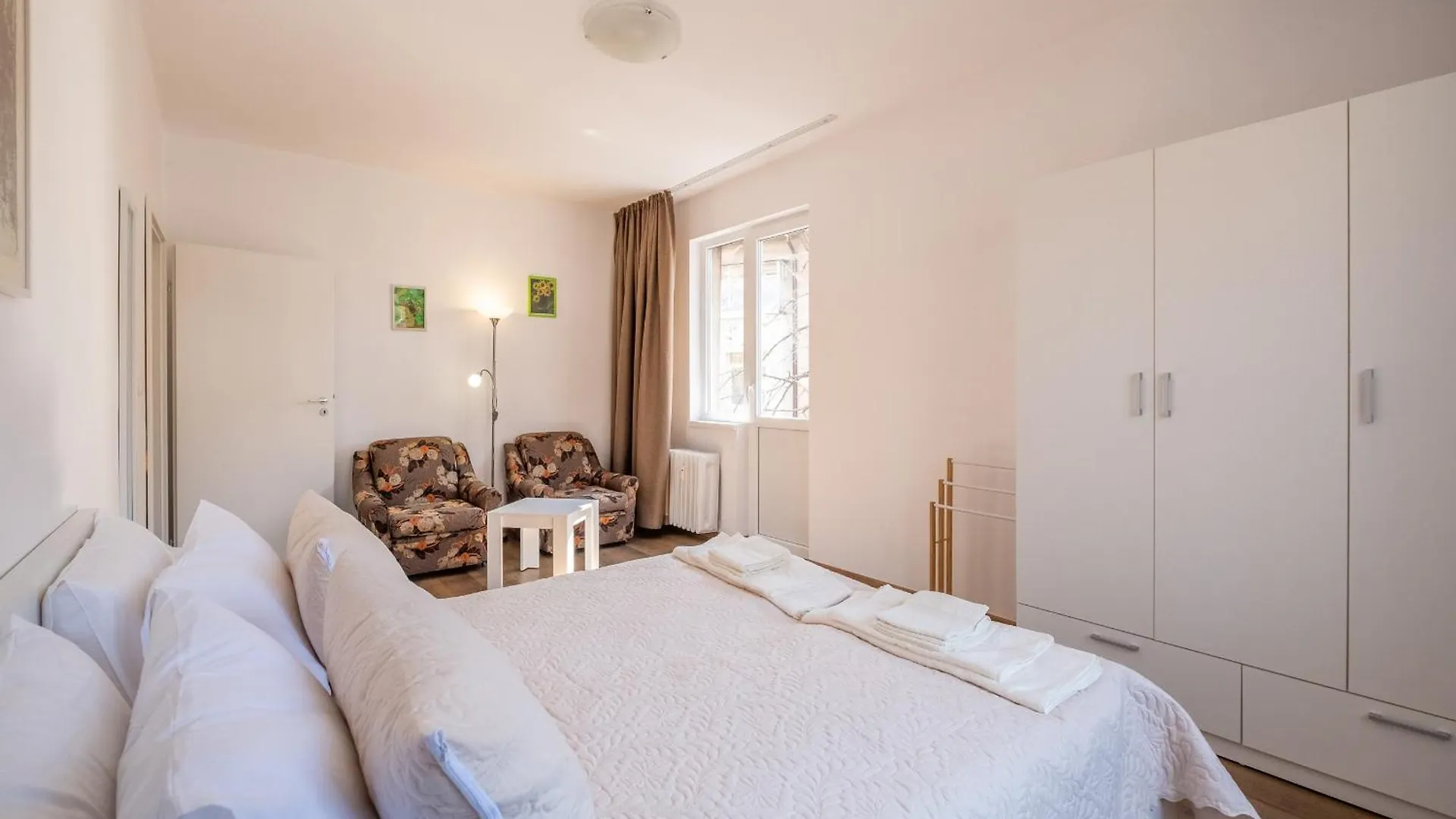 Peaceful Downtown Location - 2 Bedroom Apartment Σόφια Βουλγαρία