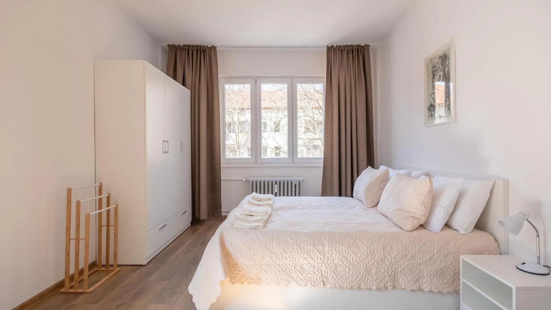 Peaceful Downtown Location - 2 Bedroom Apartment Σόφια 0*,  Βουλγαρία