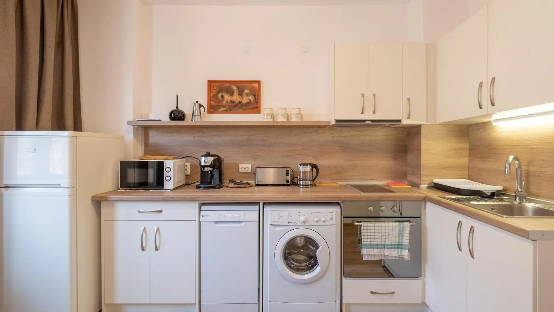 Peaceful Downtown Location - 2 Bedroom Apartment Σόφια